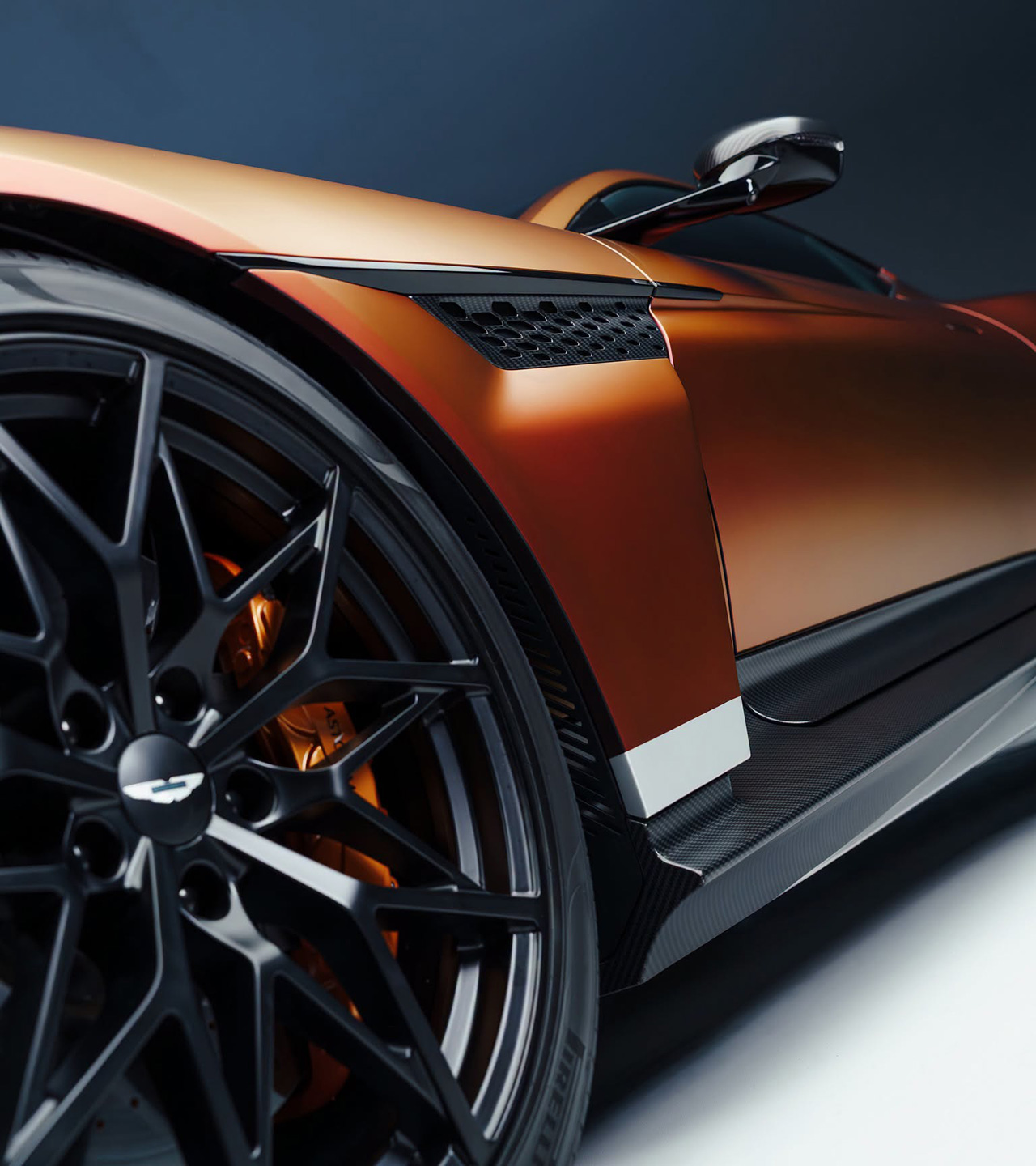 Aston Martin Valen | Zdjęcie #37