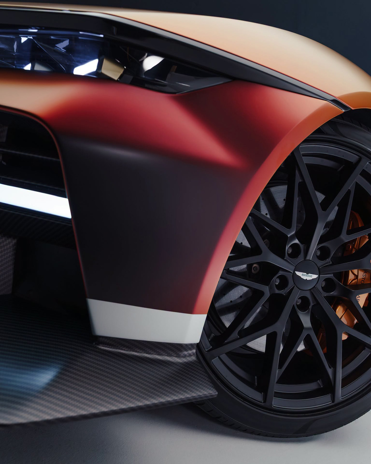 Aston Martin Valen | Zdjęcie #38