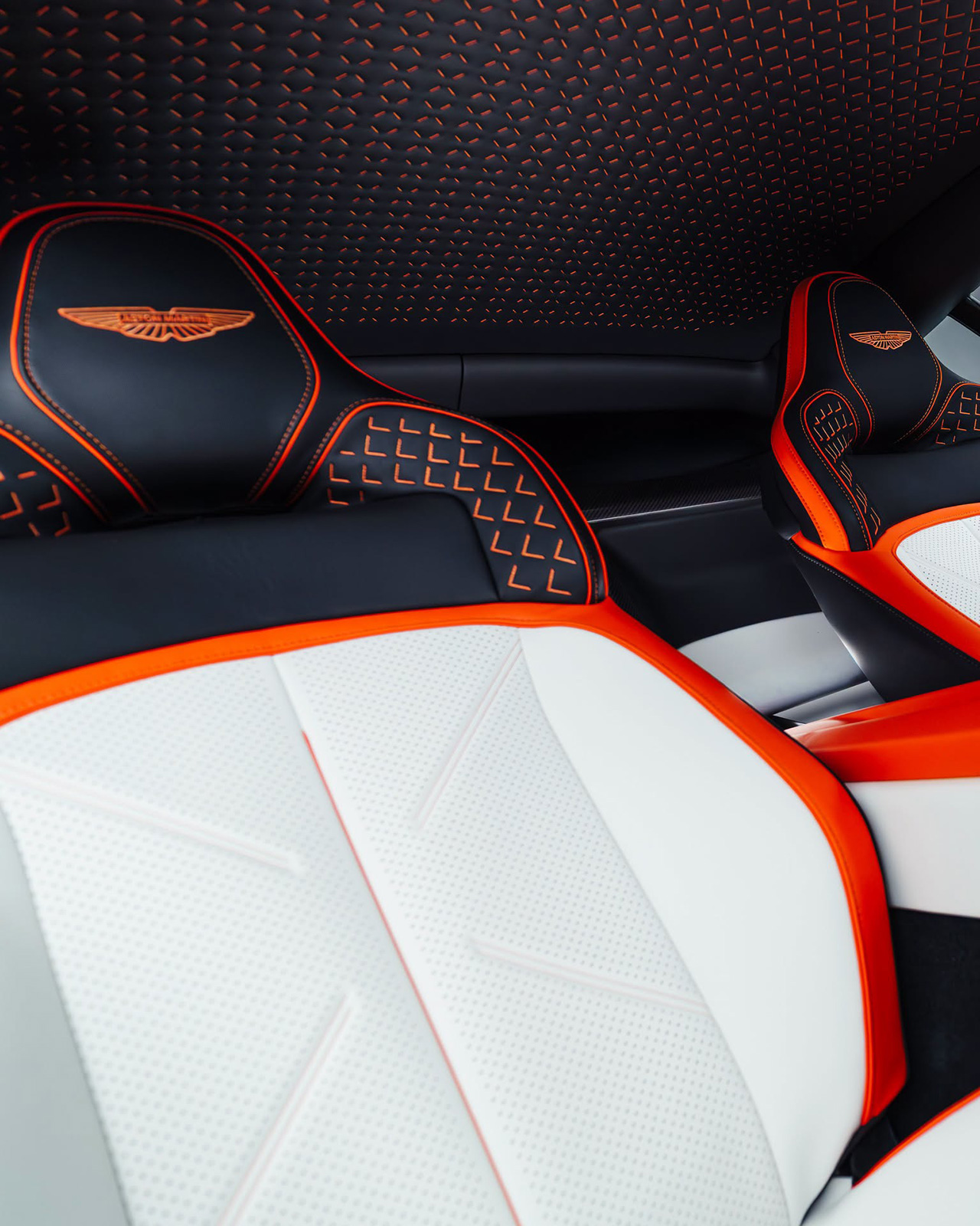 Aston Martin Valen | Zdjęcie #44