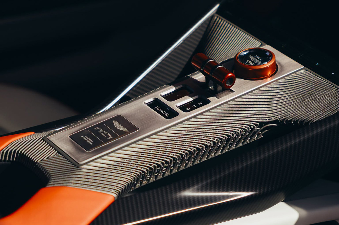 Aston Martin Valen | Zdjęcie #45