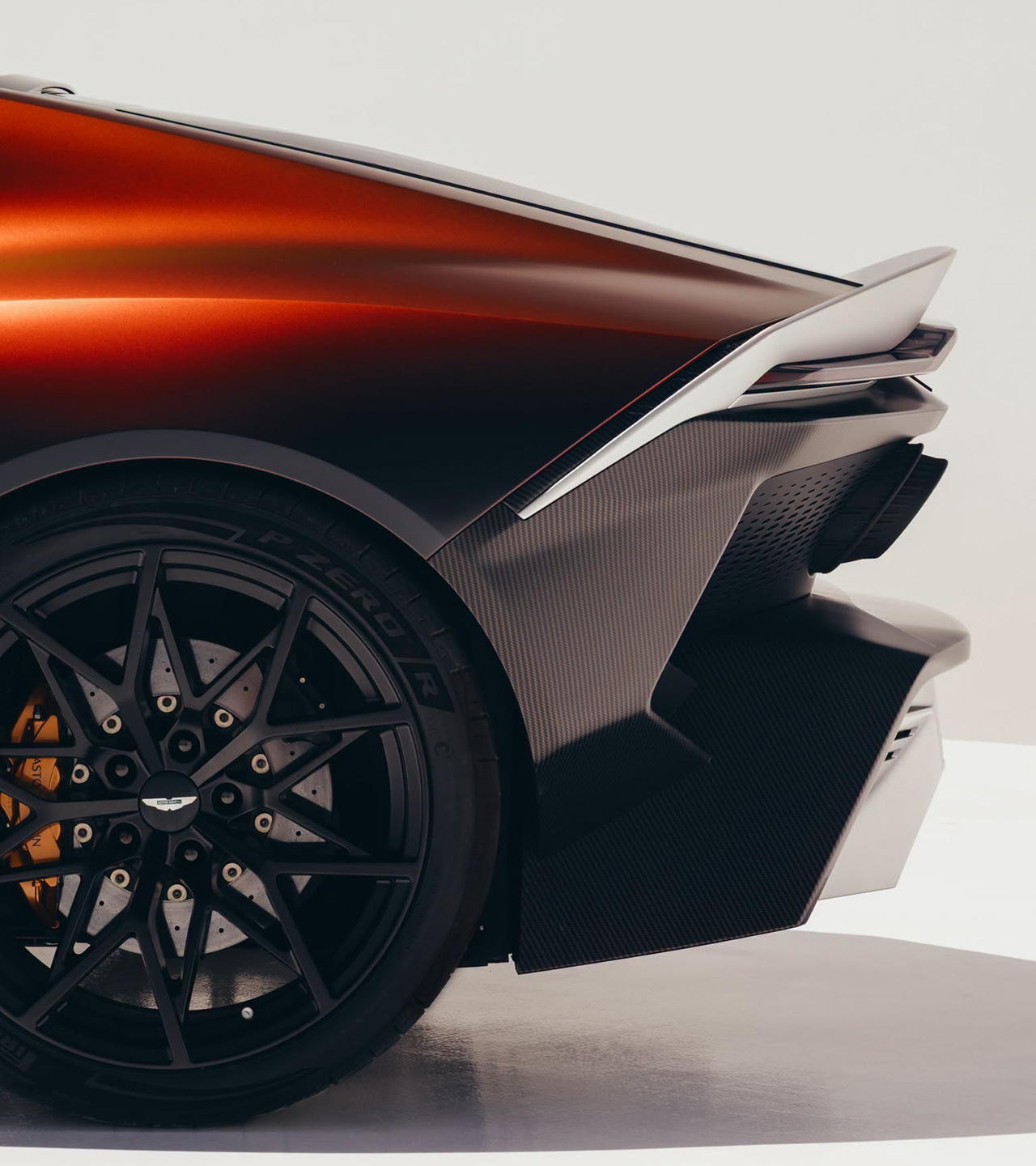 Aston Martin Valen | Zdjęcie #51