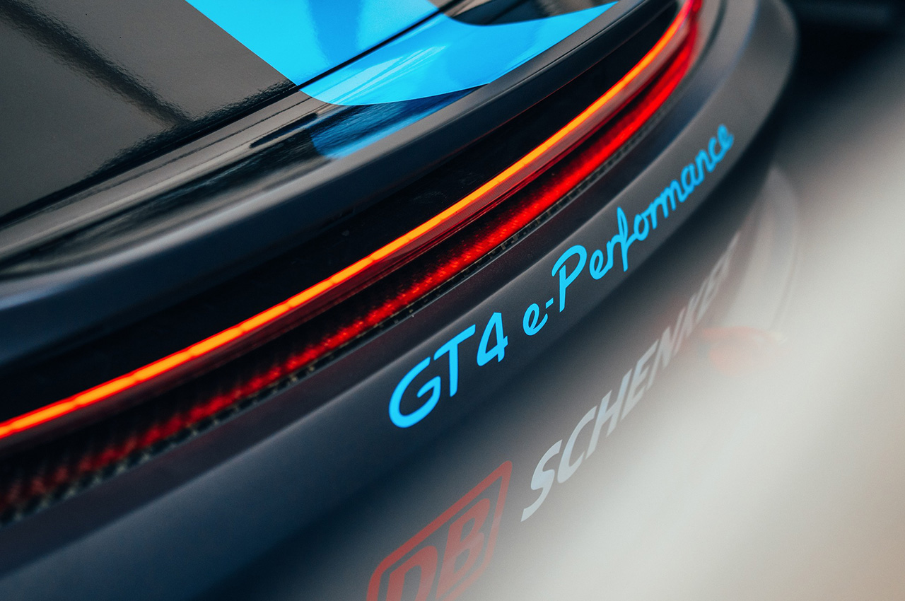 Porsche 718 Cayman GT4 ePerformance | Zdjęcie #28