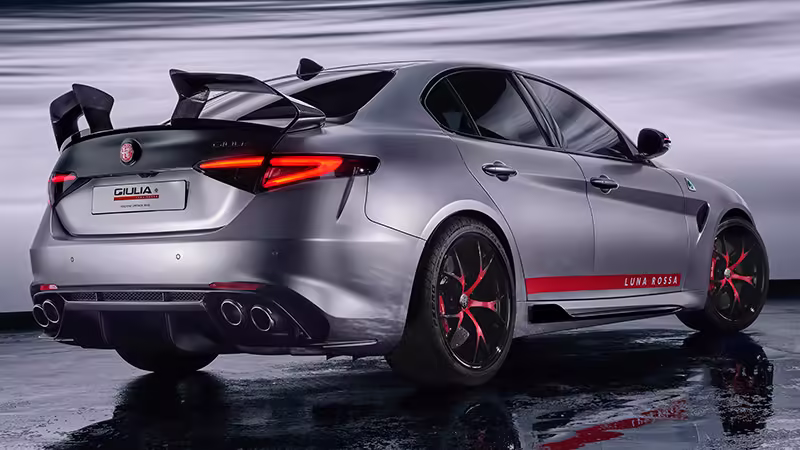 Zdjęcie Alfa Romeo Giulia Quadrifoglio Luna Rossa